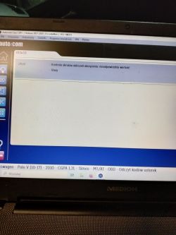 Ekran laptopa z programem diagnostycznym Autocom i kodem błędu 17549 opisanym po polsku