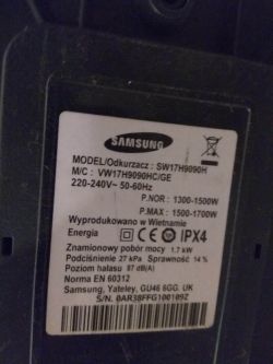 Odkurzacz Samsung SW17H9090H - Czyszczenie kratki przed filtrem wylotowym Odkurzacz Samsung SW17H9090H - Czyszczenie kratki przed filtrem wylotowym