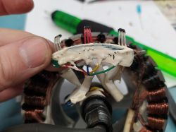 Schemat połączenia kabli w silniku hulajnogi elektrycznej Xiaomi 1S