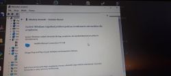 Zrzut ekranu Menedżera urządzeń z komunikatem o problemie z instalacją sterowników.