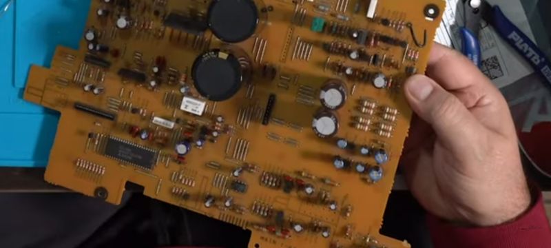 Sony F435R – prawy kanał działa tylko przy włączonej funkcji Direct Audio