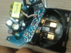 Gniazdo 230V + 2x USB - prośba o podanie wartości R17. Gniazdo 230V + 2x USB - prośba o podanie wartości R17.