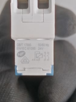 Podłączenie stycznika pompy do sterownika nawadniania Rainbird: styki 1, 3, 2, 4, A1, A2