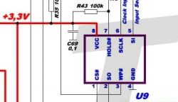 Fragment schematu z układem U9, zasilanym napięciem 3,3V na nodze 8