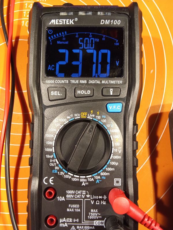 MESTEK DM 100 - miernik uniwersalny dla każdego? Krótki opis i kilka fotek.