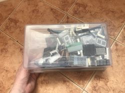 Kartony czy pudełka na elektronikę? Przeźroczyste pojemniki na nieco większe elementy