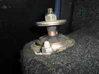 Fiat UNO 1.0 99r - uszkodzenie tylnego amortyzatora, co wymienić?