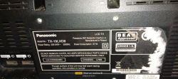 Etykieta z tyłu telewizora Panasonic Viera z modelem TX-19LXD8 i danymi zasilania