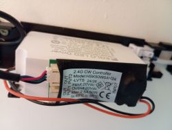 Sterownik LED 2.4G CW Model: HSK50W04H24 z widocznym oznaczeniem parametrów