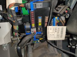 Iveco Daily 35c15 (2011) - Komunikat 'Check Brake Pads', napięcie w pinach czujników