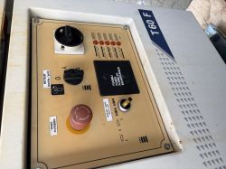 Panel sterowania frezarki SCM T60 F z przyciskami i przełącznikami.