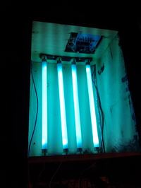 Naświetlarka UV na bazie solarium do twarzy. Naświetlarka UV na bazie solarium do twarzy.