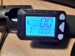 Hulajnoga Kruzzel 350W - niepoprawne odczyty wskaźnika baterii, możliwe problemy ze sterownikiem