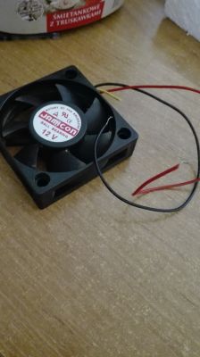 Jak zmienić napięcie wentylatora z 12V na 5V?