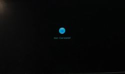 Black screen with blue symbol and text “Нет Сигнала!”