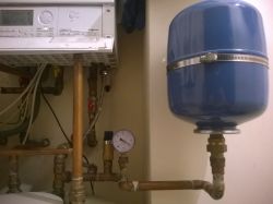 Leaking Safety Valve in Vitodens 200 & Vitocell 100 System: SYR 6 Bar, Reflex Vessel 8L Leaking Safety Valve in Vitodens 200 & Vitocell 100 System: SYR 6 Bar, Reflex Vessel 8L