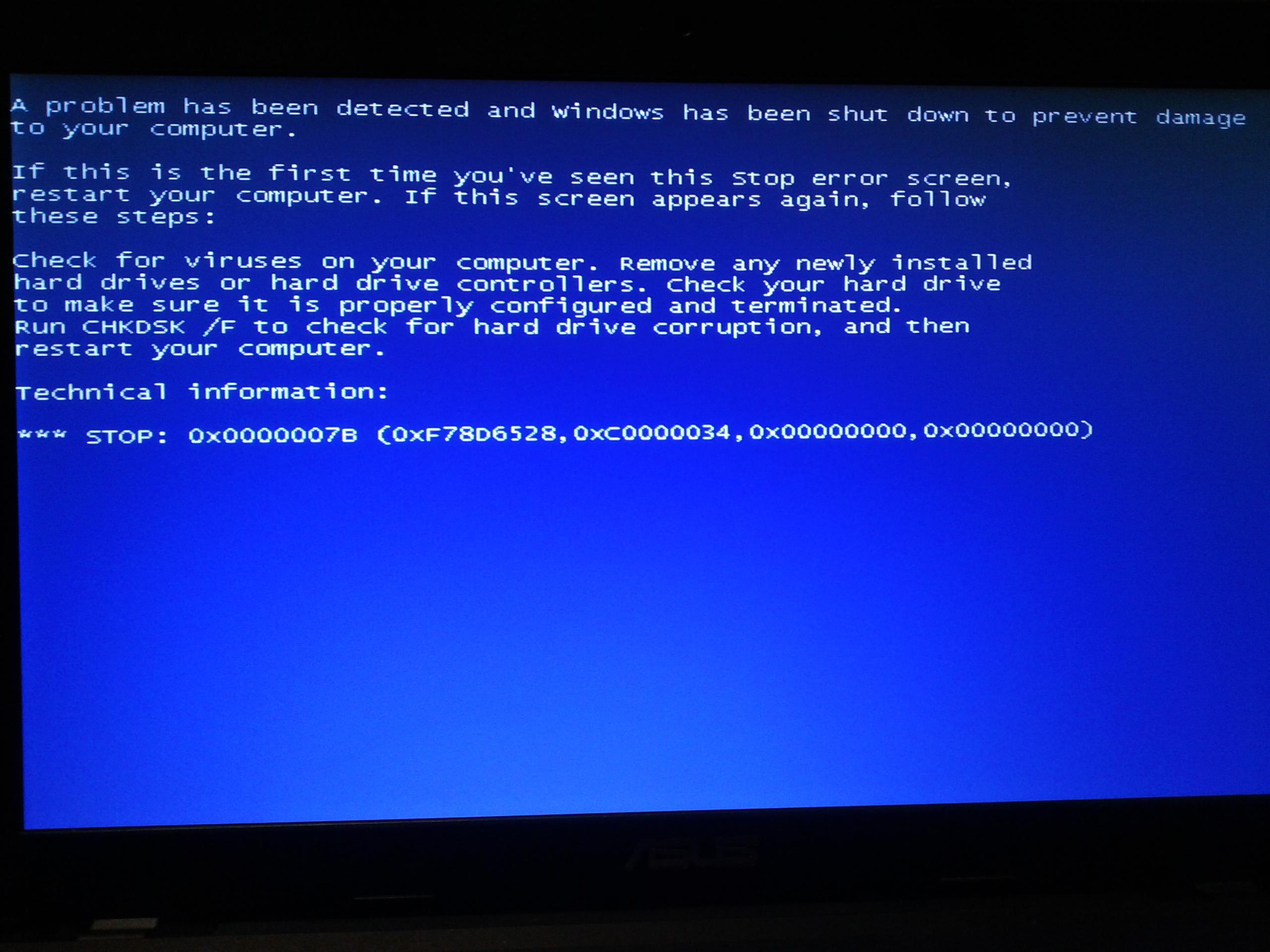Ноутбук появляется синий экран. Синий экран. Биос экран смерти. Винда сломалась. Синий экран на ноутбуке виндовс 7.