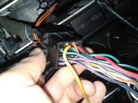 CLARION DXZ578RUSB - Po starcie silnika przerywa granie.