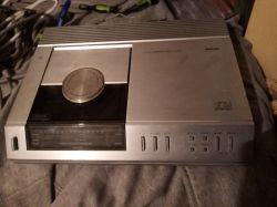 Philips CD-100: porady dotyczące odnowienia panelu i obudowy odtwarzacza