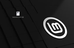 Ikona dysku o nazwie Wolumin (320 GB) na pulpicie systemu Linux Mint