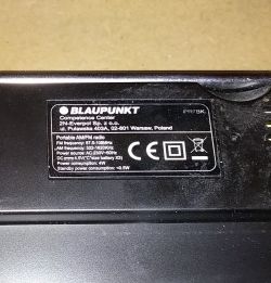 Etykieta Blaupunkt z informacjami o radiu przenośnym AM/FM.