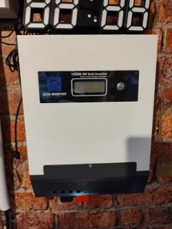 Jak prawidłowo połączyć 4 akumulatory 12V na 24V?