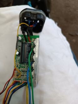 Naprawa, brak reakcji na włącznik po wymianie złącza baterii - Hulajnoga Blaupunkt Esc910