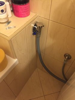 LG F2J6TY1W - Drain from the washing machine to the drain of the bathtub
