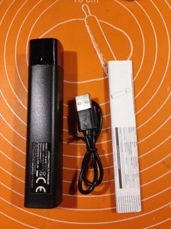 Recenzja latarki z funkcją powerbanku z Biedronki - użytkowanie i funkcje