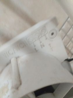 Wentylator łazienkowy z wyłącznikiem czasowym i z miejscem na czujnik wilgotności nie kręci