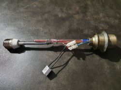 Jak umieścić kondensator (eliminator rozbłysków LED) przed przedłużaczem E27?