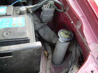 Lokalizacja wlewu płynu chłodniczego w Mazda 626 z 1993 roku