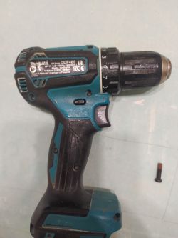 Makita DDF 482: Jak zdjąć główkę (uchwyt) wkrętarki? Śróbka odkręcona, co dalej?
