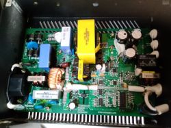 Spalona ładowarka Invacare WS230-1 do skutera inwalidzkiego: Wymiana kondensatora nie pomogła