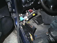 Opel Vectra B 1998r 1.8 gdzie łaczą sie przewody siłowników centralnego zamka