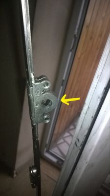 DRUTEX Double Balcony Doors: Issues with Right Sash Opening and Tilting Simultaneously