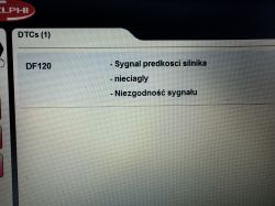 Zdjęcie ekranu diagnostycznego z komunikatem błędu DF120 dotyczącym sygnału prędkości silnika.