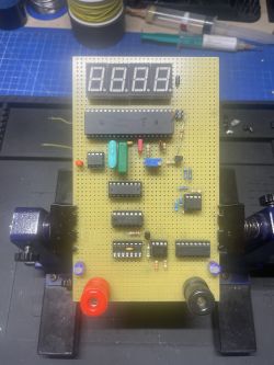 Miernik napięcia z autorange na ICL7107, NE555 i układach CMOS