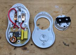 Prosty ściemniacz gniazdkowy - wnętrze i naprawa - Mumbi m-SD100