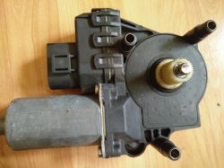 Jak uruchomić silnik szyby Audi A6 C5 poza pojazdem? Piny i schemat.