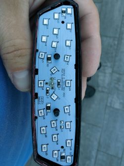 Wnętrze lampki rowerowej z układem LED na 48V.