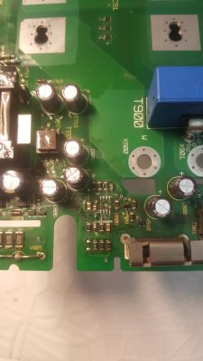 Falownik Lenze EVS 9328 es niesprawny zasilacz -płyta mocy