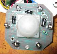 Lampka nocna QIAOLIAN - przeróbka na czujnik PIR