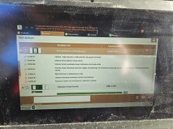 Ekran diagnostyczny Peugeota z listą błędów
