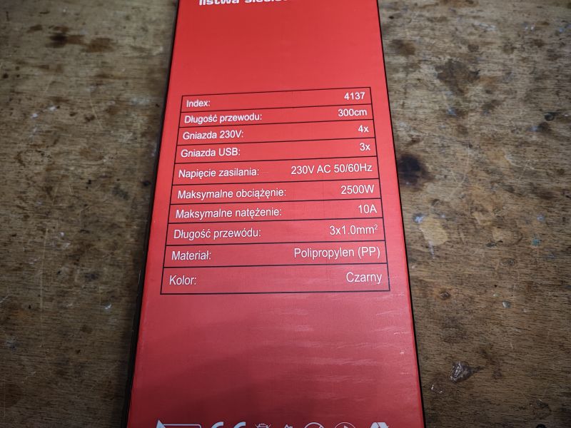 Przedłużacz/listwa 2m 4 gniazda i 3 USB za 35 zł o tajemniczej wydajności prądowej