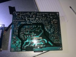 Dell p2212h - monitor włącza się na ułamek sekundy i gaśnie.