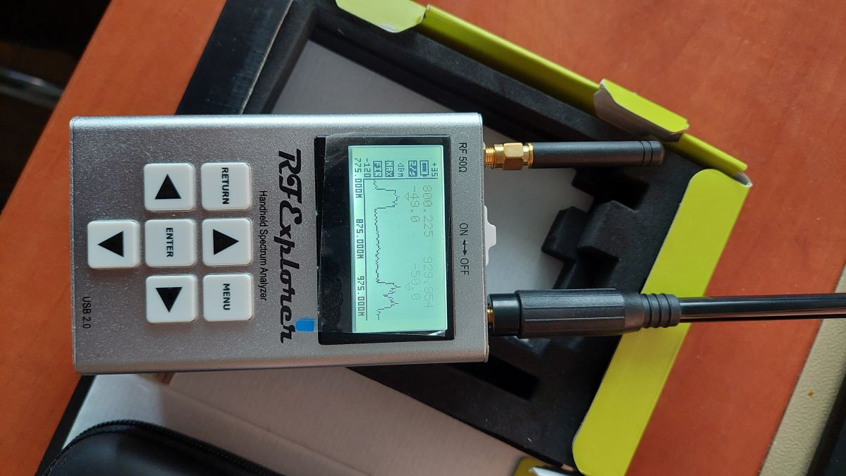 RF Explorer 3G Combo Handheld Spectrum Analyzer - 15-2700 MHz - With Aluminum Carrying Case