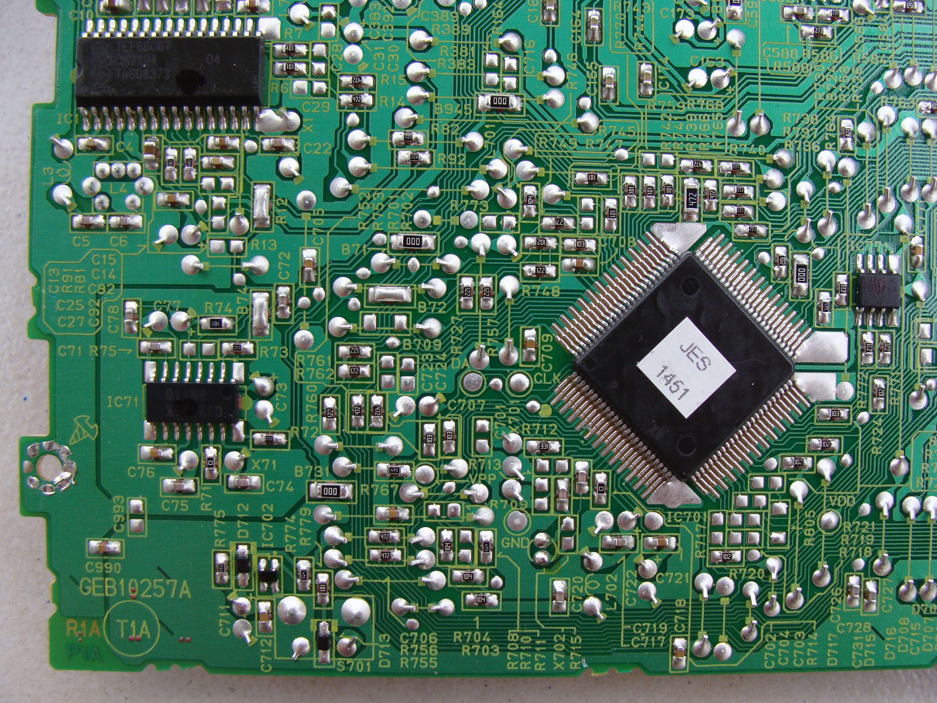 JVC KD-R501 - Jak dodać 4 wyjścia Chinch do wzmacniacza 4-kanałowego?