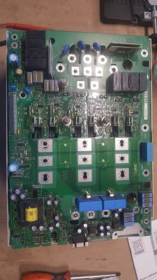 Falownik Lenze EVS 9328 es niesprawny zasilacz -płyta mocy