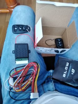 Podłączenie sterownika centralnego zamka z pilotem. {Ibiza 6l 2005}